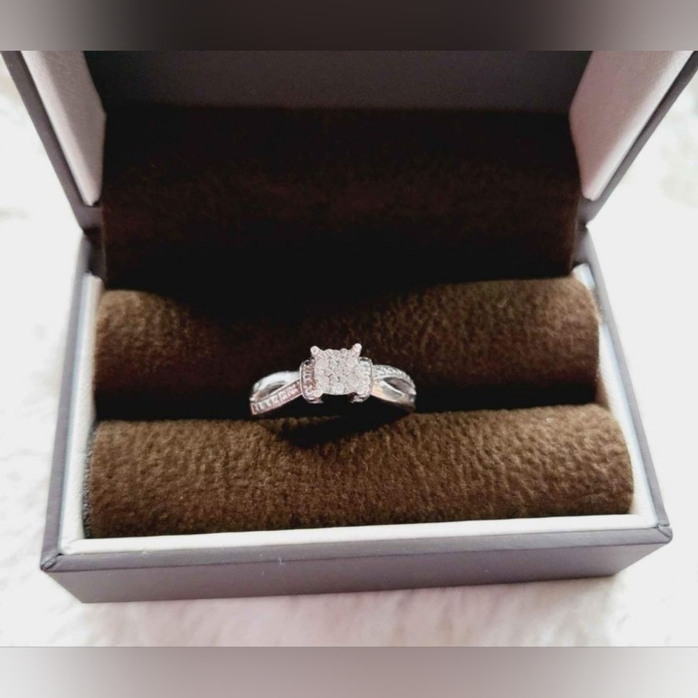 Jared Diamond Sterling Silver Ring Size 7 ✨️